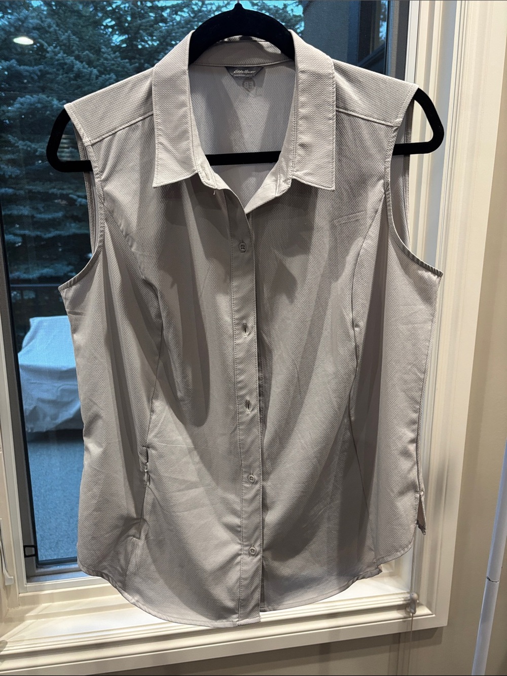 Eddie Bauer Sleeveless Button-Front Collared Top - Light Gray